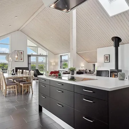 4 Bedroom Cozy In * Hadsund