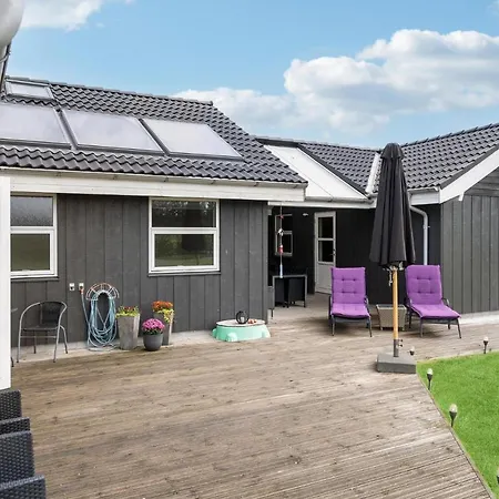 Holiday home 4 Bedroom Cozy In Hadsund