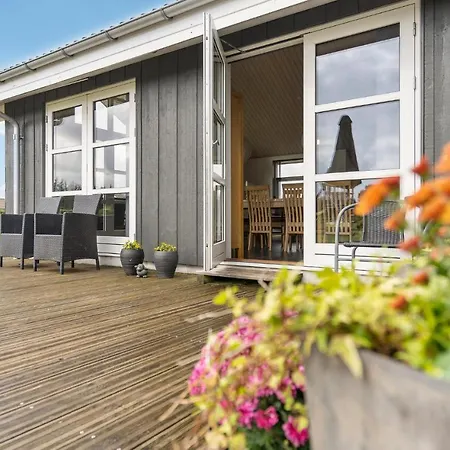 4 Bedroom Cozy In Holiday home Hadsund