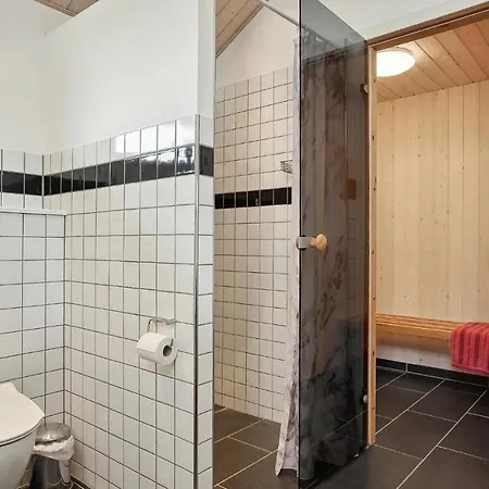 Holiday home 4 Bedroom Cozy In *