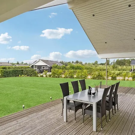 4 Bedroom Cozy In Holiday home Hadsund