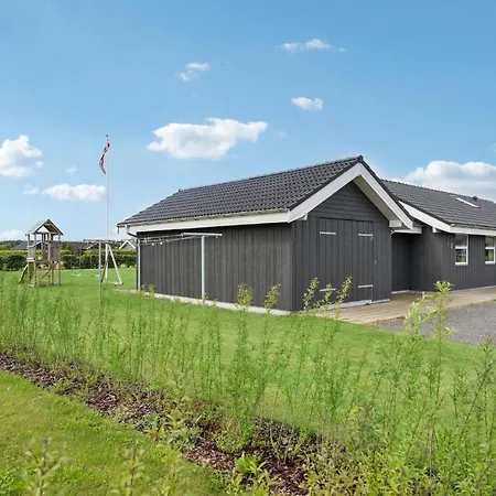 Holiday home 4 Bedroom Cozy In Hadsund