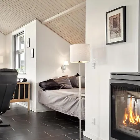 4 Bedroom Cozy In Holiday home