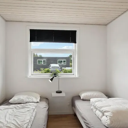4 Bedroom Cozy In Semesterbostad *
