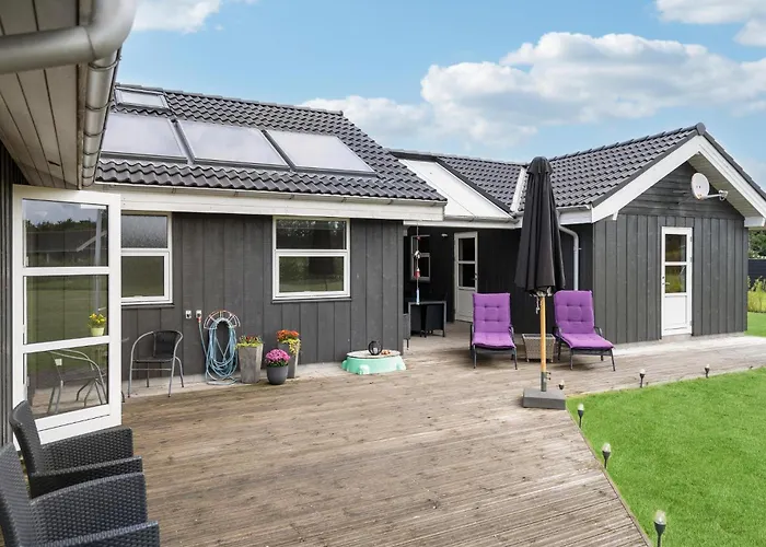 Vakantiehuis Lovely In With Sauna Hadsund